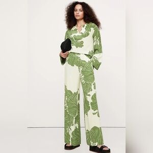 Banana Republic Pull On Wide Leg Matte 100% Silk Green Print-SUMMER Small